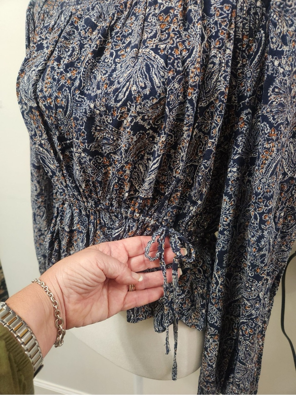 Treasure & Bond Balloon Long Sleeve Peplum Top in Navy Antique Floral Paisley. - Picture 7 of 14